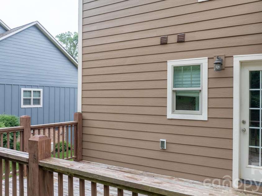 124 Maplewood Court, Hudson, NC 28638.  MLS# CAR4386969, YatesRealty ID 31936. 