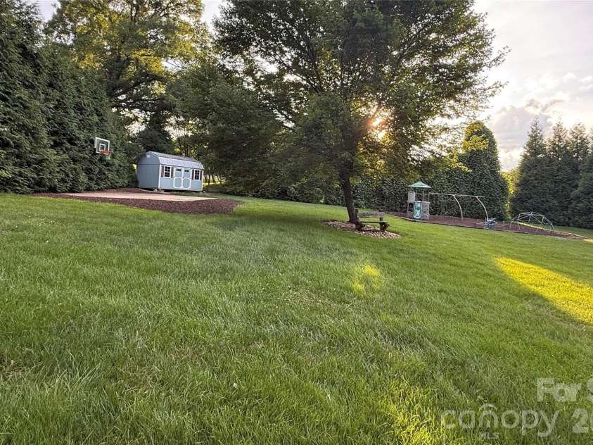124 Maplewood Court, Hudson, NC 28638.  MLS# CAR4386969, YatesRealty ID 31936. 