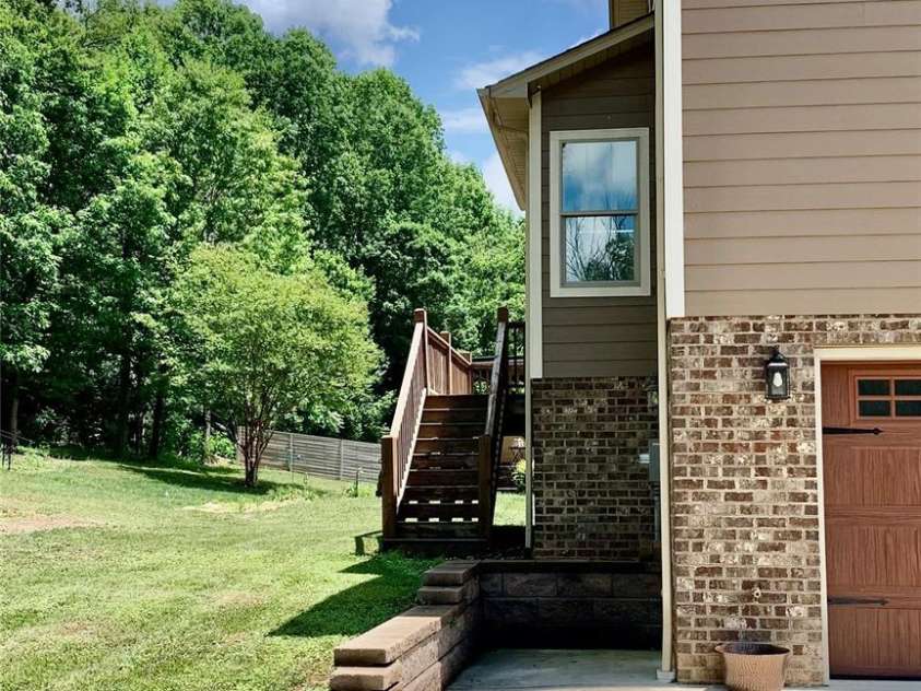 124 Maplewood Court, Hudson, NC 28638.  MLS# CAR4386969, YatesRealty ID 31936. 