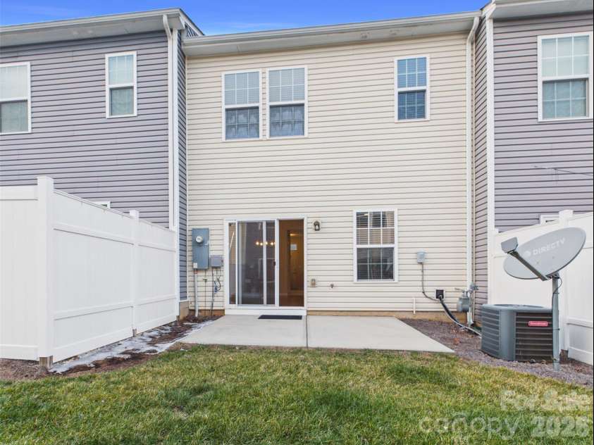 2440 Mariners Cove Lane, Denver, NC 28037.  MLS# CAR4341359, YatesRealty ID 3194. 