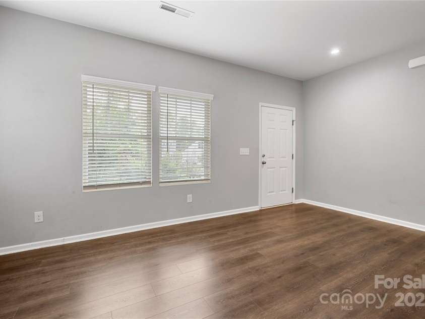 4006 Stockbrook Drive, Charlotte, NC 28215.  MLS# CAR4279750, YatesRealty ID 3194. 