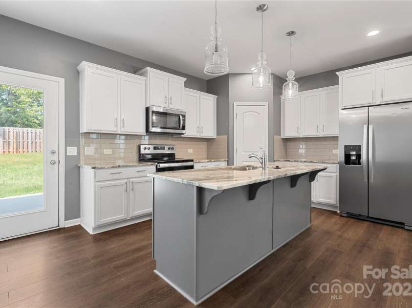 4006 Stockbrook Drive, Charlotte, NC 28215.  MLS# CAR4279750, YatesRealty ID 3194. 