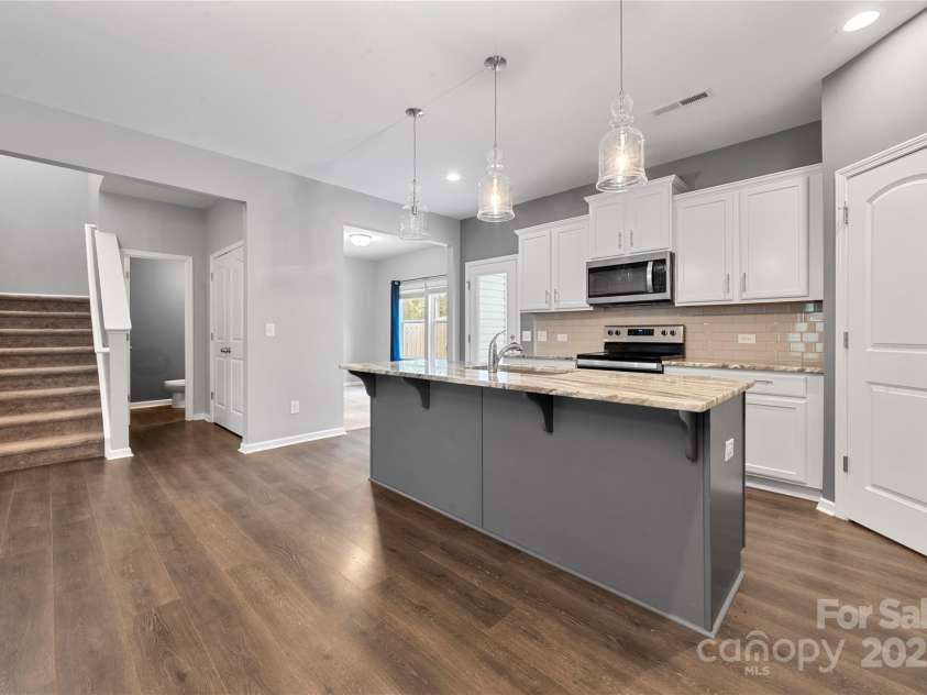 4006 Stockbrook Drive, Charlotte, NC 28215.  MLS# CAR4279750, YatesRealty ID 3194. 
