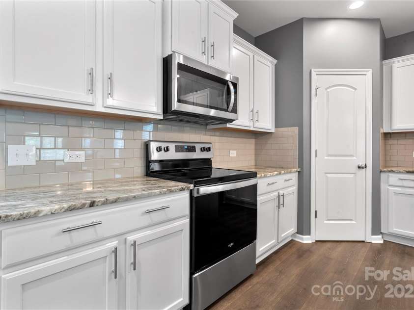 4006 Stockbrook Drive, Charlotte, NC 28215.  MLS# CAR4279750, YatesRealty ID 3194. 