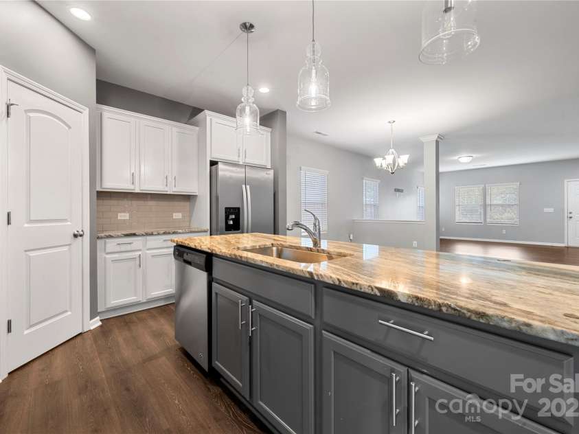 4006 Stockbrook Drive, Charlotte, NC 28215.  MLS# CAR4279750, YatesRealty ID 3194. 