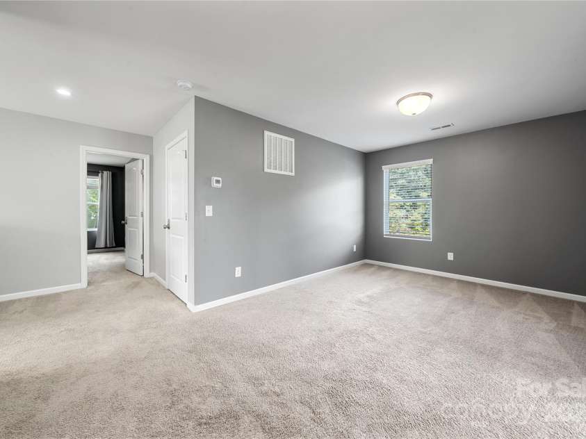 4006 Stockbrook Drive, Charlotte, NC 28215.  MLS# CAR4279750, YatesRealty ID 3194. 