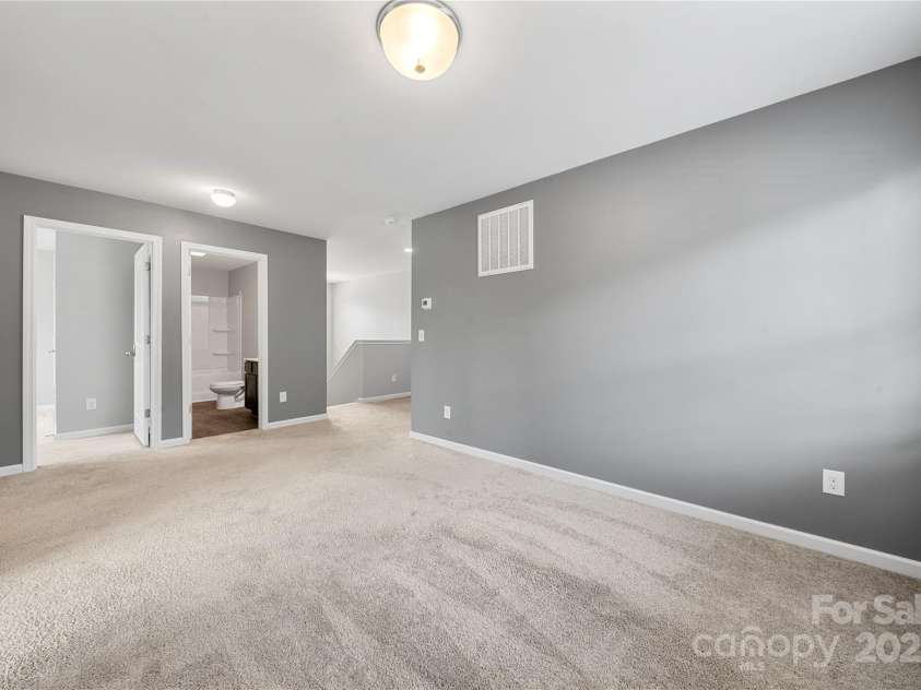 4006 Stockbrook Drive, Charlotte, NC 28215.  MLS# CAR4279750, YatesRealty ID 3194. 