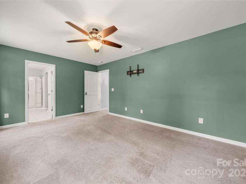 4006 Stockbrook Drive, Charlotte, NC 28215.  MLS# CAR4279750, YatesRealty ID 3194. 
