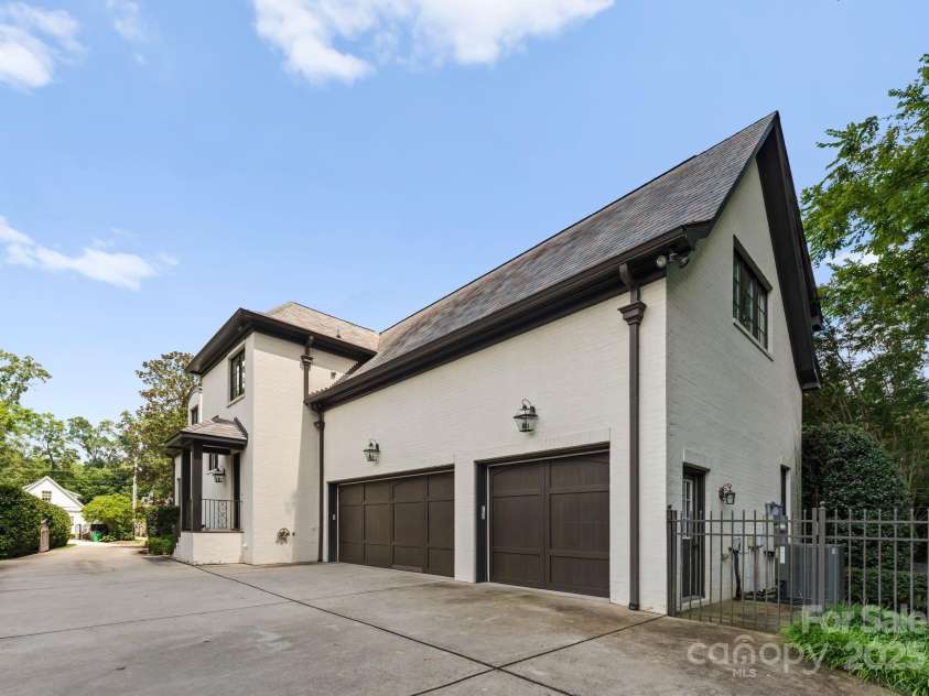 1610 Twiford Place, Charlotte, NC 28207.  MLS# CAR4290652, YatesRealty ID 31941. 3 Car Garage