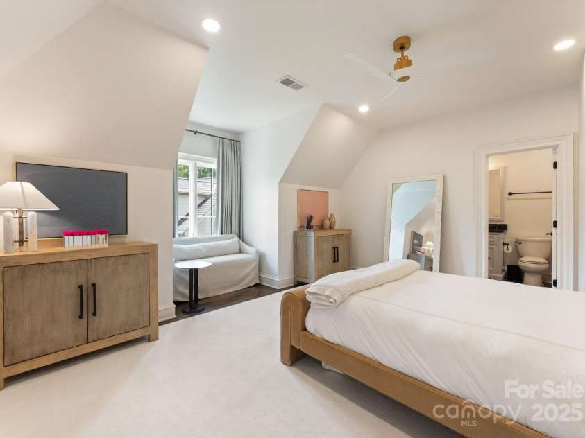 1610 Twiford Place, Charlotte, NC 28207.  MLS# CAR4290652, YatesRealty ID 31941. Bedroom 2