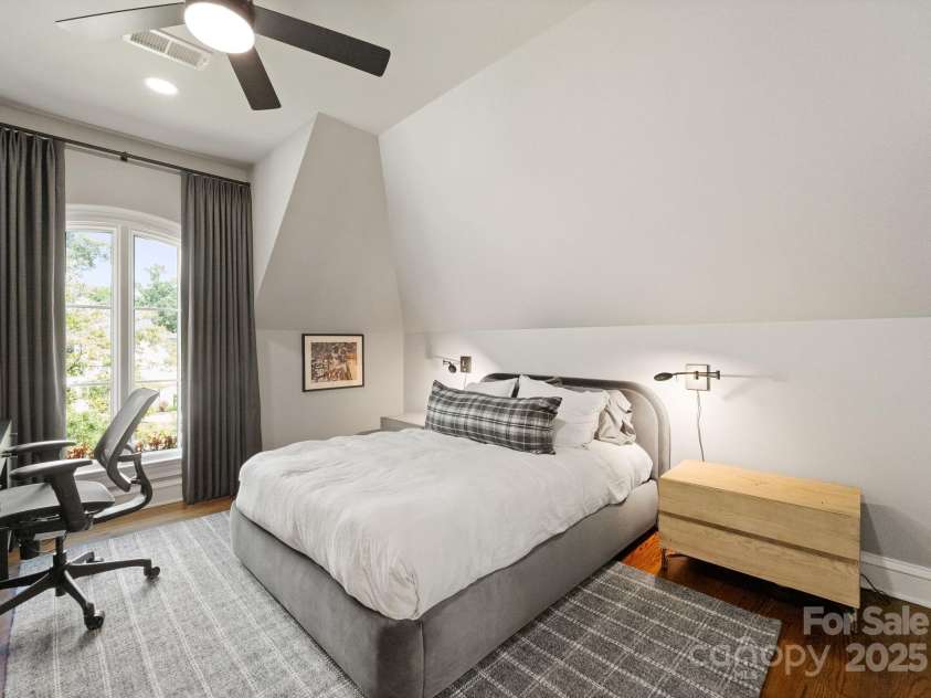 1610 Twiford Place, Charlotte, NC 28207.  MLS# CAR4290652, YatesRealty ID 31941. Bedroom 3