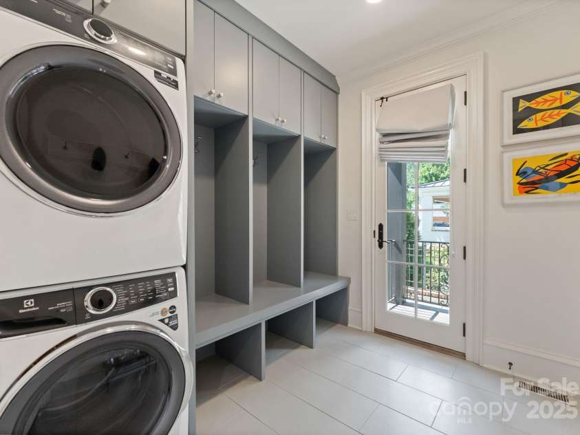 1610 Twiford Place, Charlotte, NC 28207.  MLS# CAR4290652, YatesRealty ID 31941. Drop Zone
