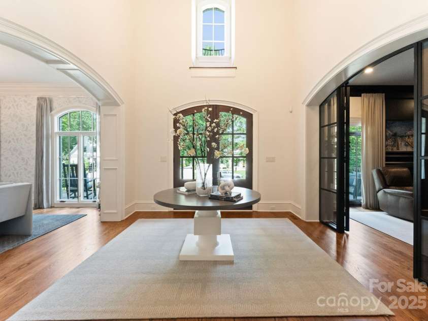 1610 Twiford Place, Charlotte, NC 28207.  MLS# CAR4290652, YatesRealty ID 31941. Foyer