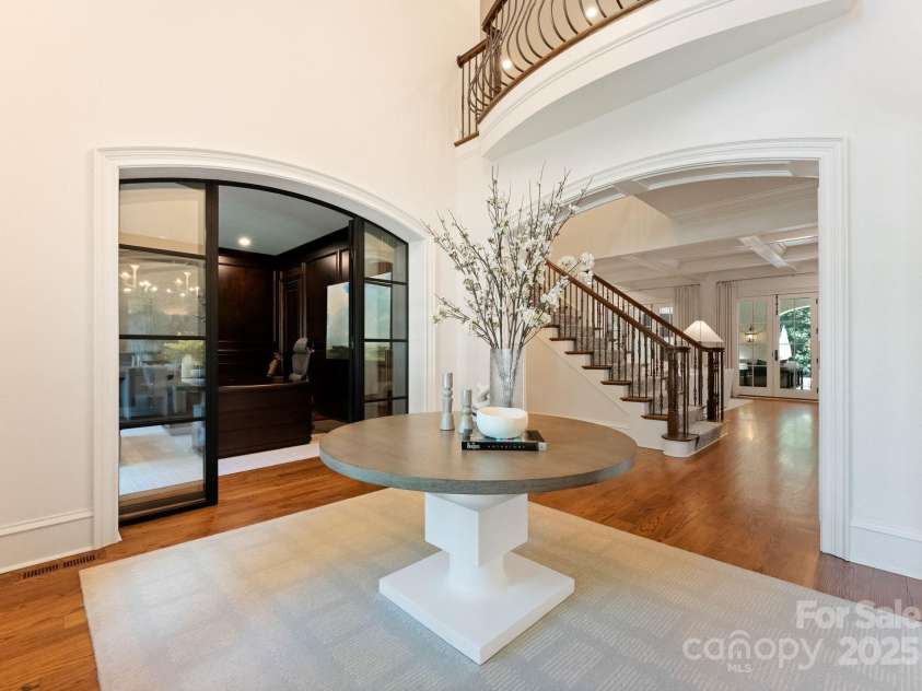 1610 Twiford Place, Charlotte, NC 28207.  MLS# CAR4290652, YatesRealty ID 31941. Foyer