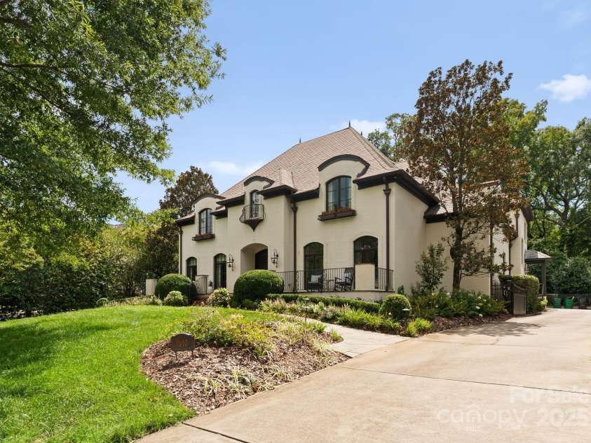 1610 Twiford Place, Charlotte, NC 28207.  MLS# CAR4290652, YatesRealty ID 31941. Front Exterior