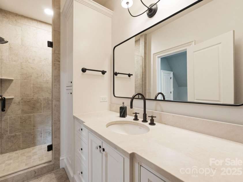 1610 Twiford Place, Charlotte, NC 28207.  MLS# CAR4290652, YatesRealty ID 31941. Full Bath 3