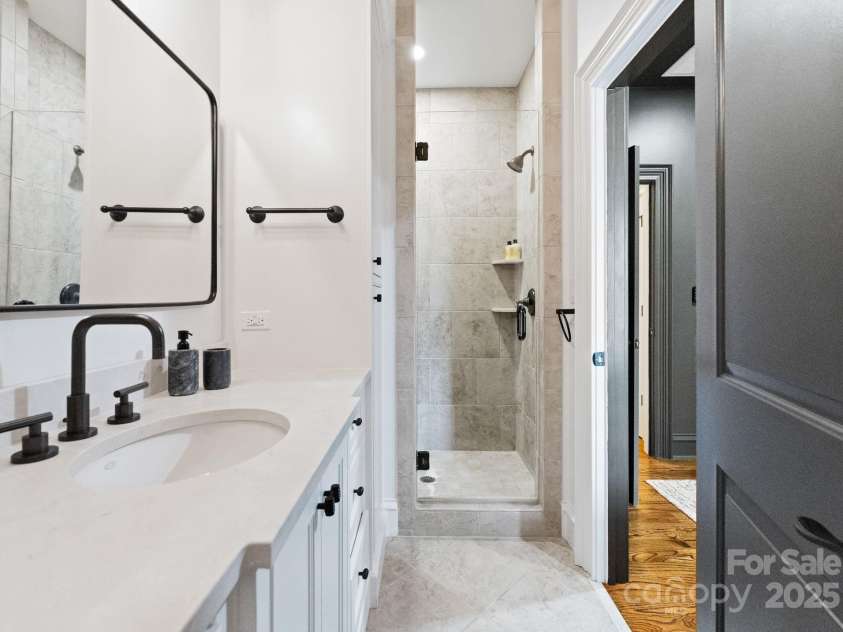 1610 Twiford Place, Charlotte, NC 28207.  MLS# CAR4290652, YatesRealty ID 31941. Full Bath 4