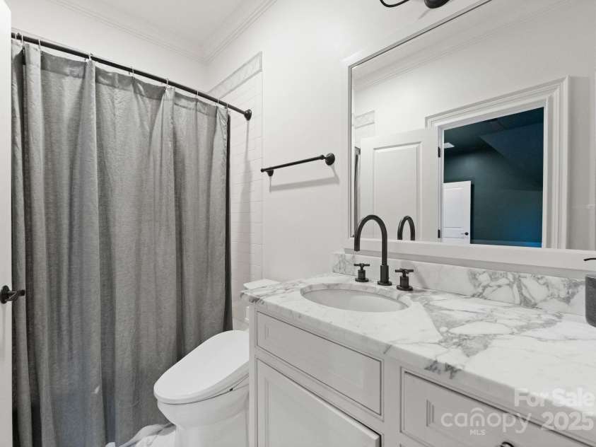 1610 Twiford Place, Charlotte, NC 28207.  MLS# CAR4290652, YatesRealty ID 31941. Full Bath 5