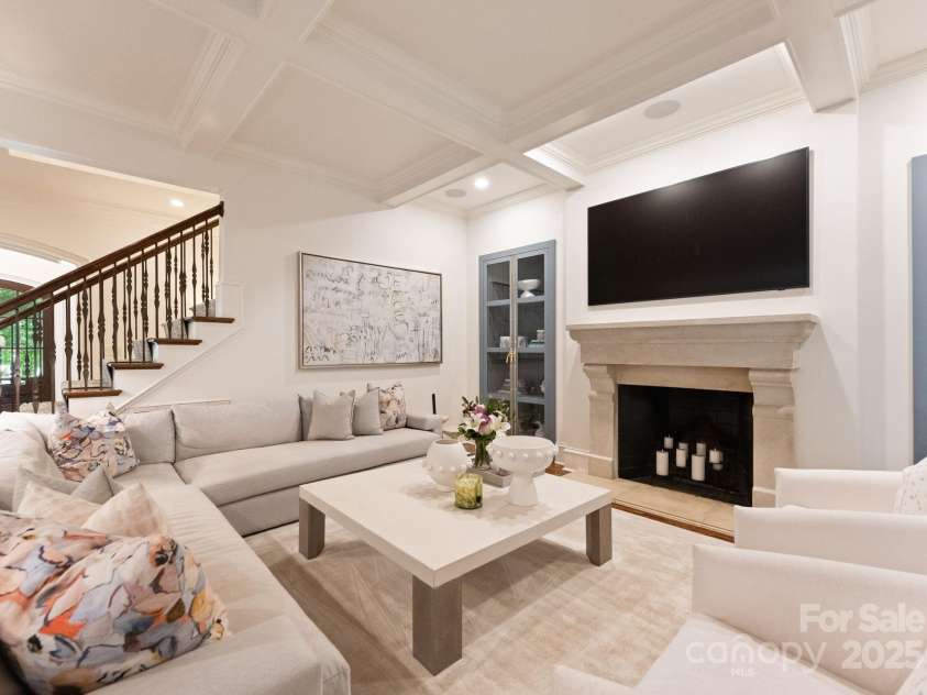 1610 Twiford Place, Charlotte, NC 28207.  MLS# CAR4290652, YatesRealty ID 31941. Great Room