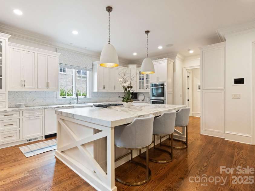 1610 Twiford Place, Charlotte, NC 28207.  MLS# CAR4290652, YatesRealty ID 31941. Kitchen