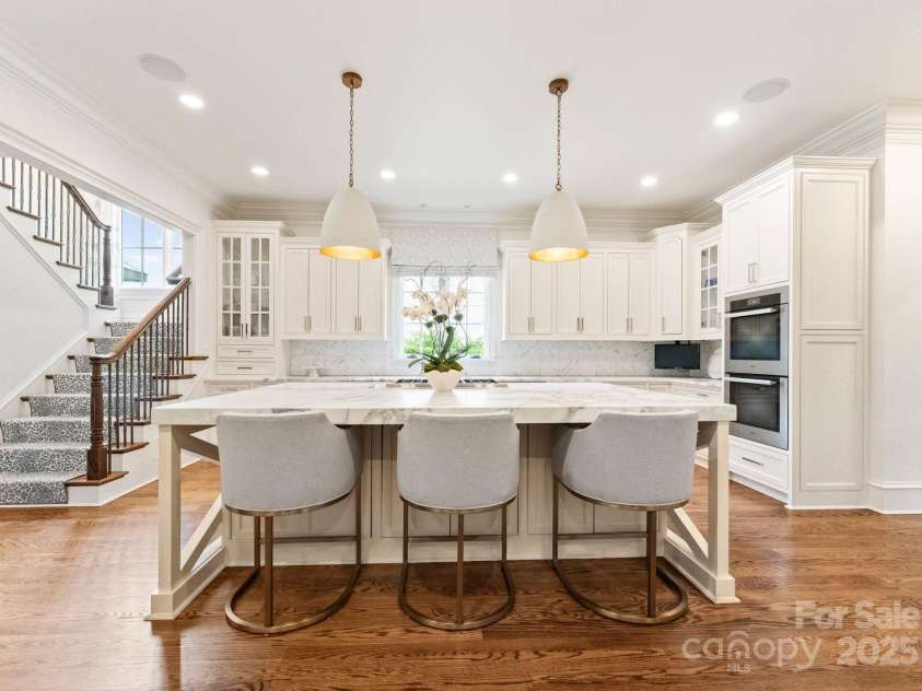 1610 Twiford Place, Charlotte, NC 28207.  MLS# CAR4290652, YatesRealty ID 31941. Kitchen