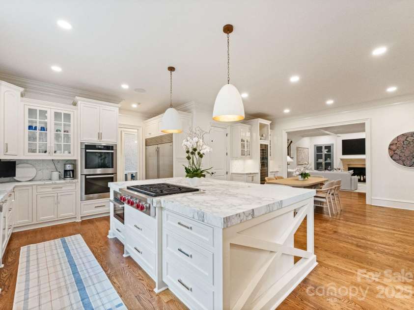 1610 Twiford Place, Charlotte, NC 28207.  MLS# CAR4290652, YatesRealty ID 31941. Kitchen
