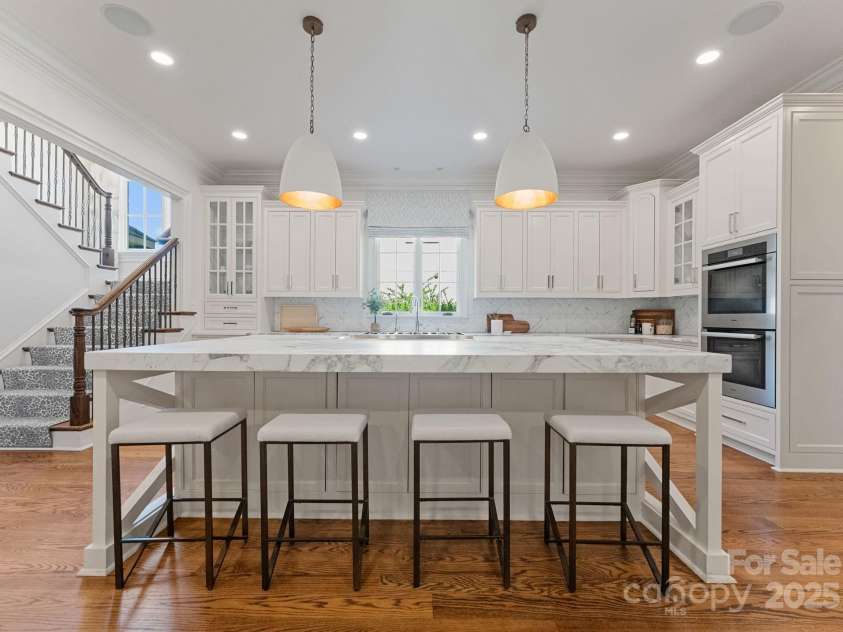 1610 Twiford Place, Charlotte, NC 28207.  MLS# CAR4290652, YatesRealty ID 31941. Kitchen 