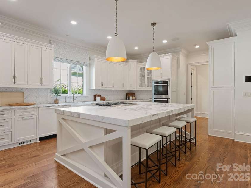 1610 Twiford Place, Charlotte, NC 28207.  MLS# CAR4290652, YatesRealty ID 31941. Kitchen 