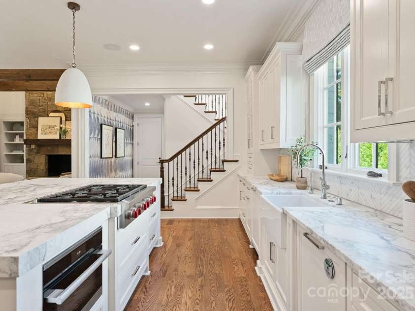 1610 Twiford Place, Charlotte, NC 28207.  MLS# CAR4290652, YatesRealty ID 31941. Kitchen 