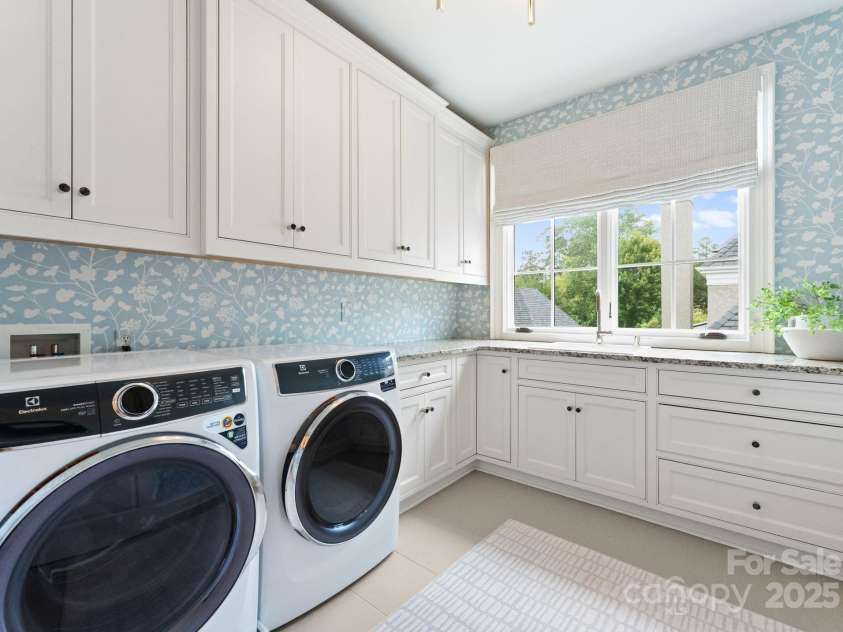 1610 Twiford Place, Charlotte, NC 28207.  MLS# CAR4290652, YatesRealty ID 31941. Laundry Room