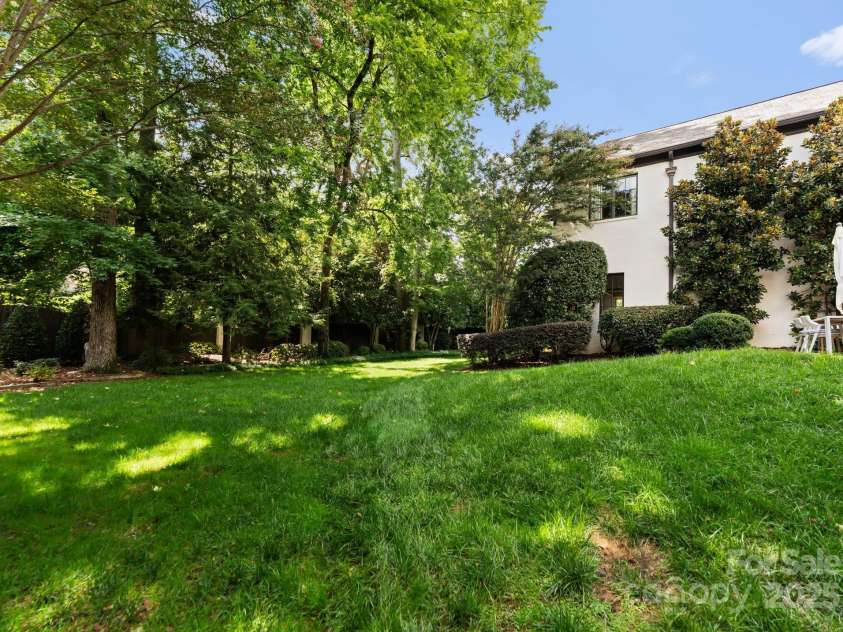 1610 Twiford Place, Charlotte, NC 28207.  MLS# CAR4290652, YatesRealty ID 31941. Rear Yard