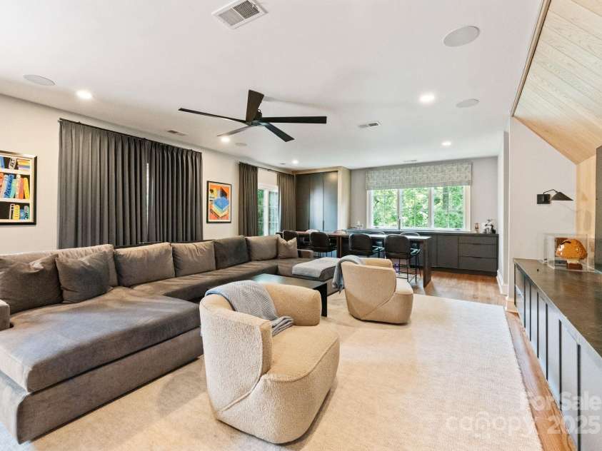 1610 Twiford Place, Charlotte, NC 28207.  MLS# CAR4290652, YatesRealty ID 31941. Rec Room