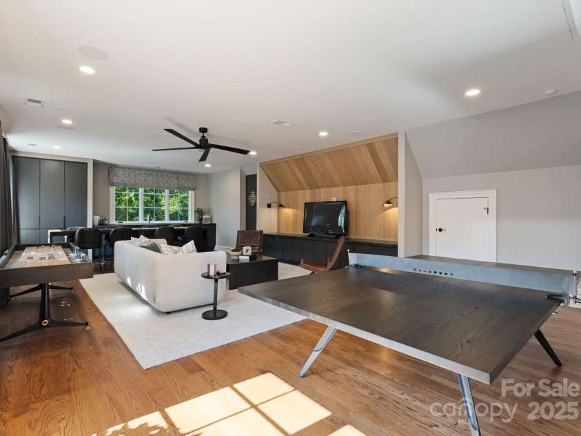 1610 Twiford Place, Charlotte, NC 28207.  MLS# CAR4290652, YatesRealty ID 31941. Rec Room 