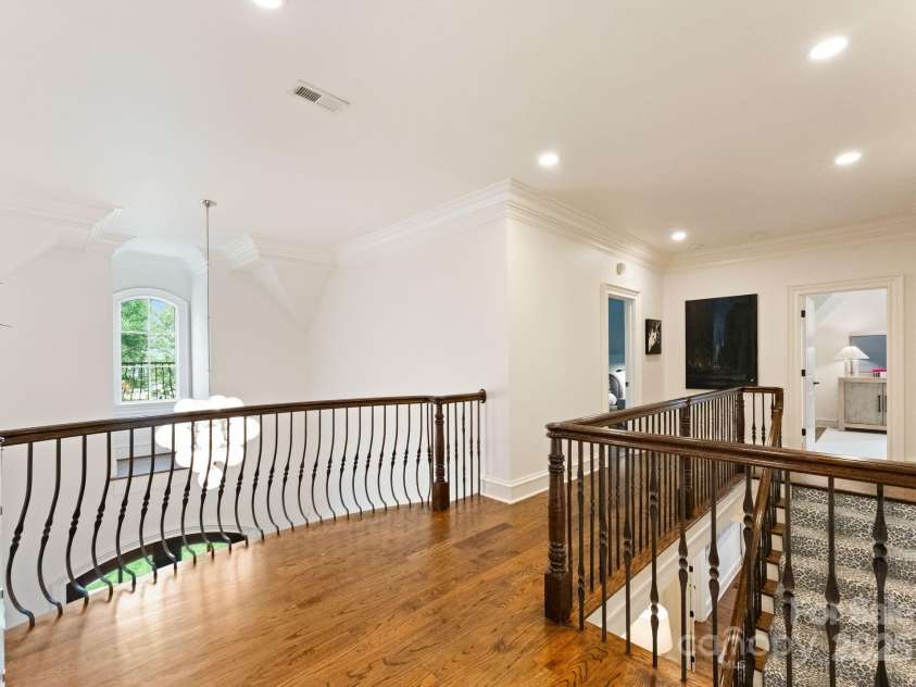 1610 Twiford Place, Charlotte, NC 28207.  MLS# CAR4290652, YatesRealty ID 31941. Upper Landing
