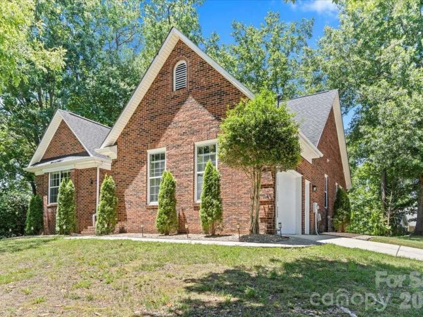 100 Diamond Drive, Mooresville, NC 28117.  MLS# CAR4392467, YatesRealty ID 31942. Front Exterior