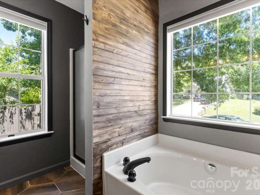 100 Diamond Drive, Mooresville, NC 28117.  MLS# CAR4392467, YatesRealty ID 31942. Primary Suite
