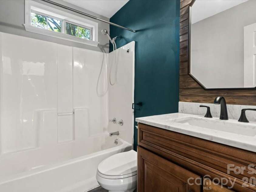 100 Diamond Drive, Mooresville, NC 28117.  MLS# CAR4392467, YatesRealty ID 31942. Secondary Bathroom