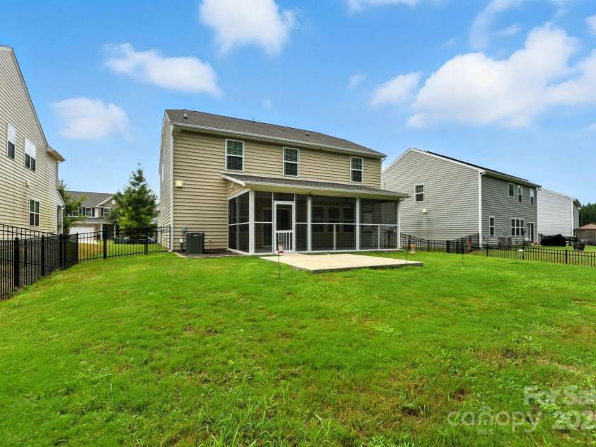 16050 Hammersmith Farm Drive, Charlotte, NC 28273.  MLS# CAR4291929, YatesRealty ID 31943. 