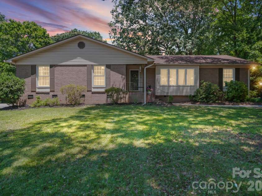 5329 Providence Road, Charlotte, NC 28226.  MLS# CAR4389991, YatesRealty ID 31943. 