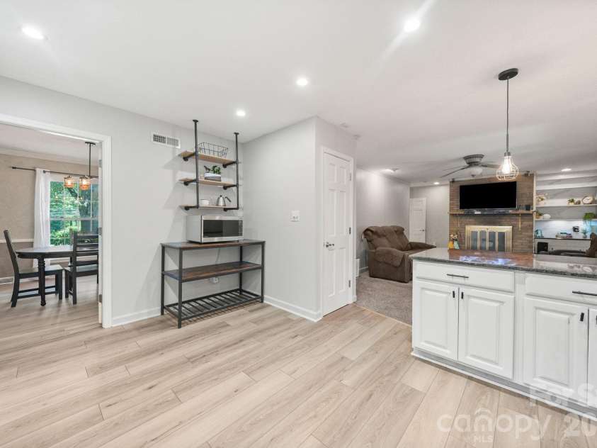 5329 Providence Road, Charlotte, NC 28226.  MLS# CAR4389991, YatesRealty ID 31943. 
