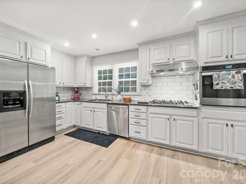 5329 Providence Road, Charlotte, NC 28226.  MLS# CAR4389991, YatesRealty ID 31943. 