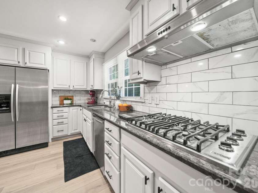 5329 Providence Road, Charlotte, NC 28226.  MLS# CAR4389991, YatesRealty ID 31943. 