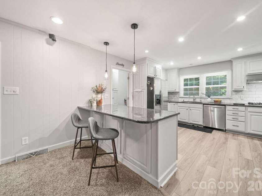 5329 Providence Road, Charlotte, NC 28226.  MLS# CAR4389991, YatesRealty ID 31943. 