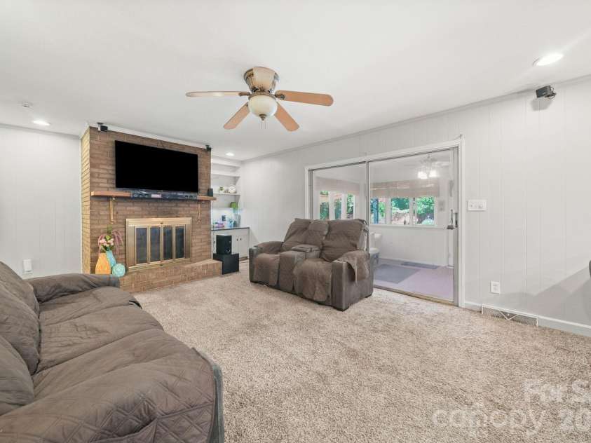 5329 Providence Road, Charlotte, NC 28226.  MLS# CAR4389991, YatesRealty ID 31943. 