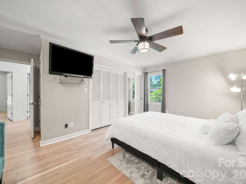 5329 Providence Road, Charlotte, NC 28226.  MLS# CAR4389991, YatesRealty ID 31943. 