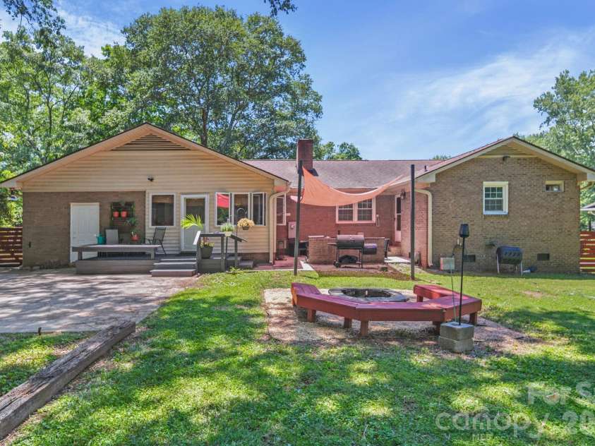 5329 Providence Road, Charlotte, NC 28226.  MLS# CAR4389991, YatesRealty ID 31943. 