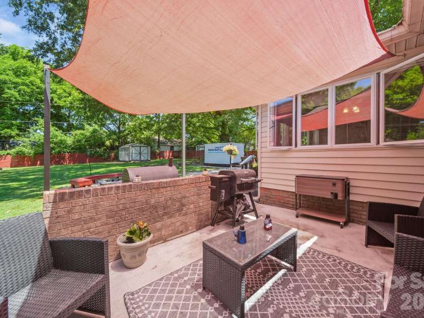 5329 Providence Road, Charlotte, NC 28226.  MLS# CAR4389991, YatesRealty ID 31943. 