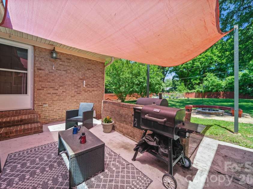 5329 Providence Road, Charlotte, NC 28226.  MLS# CAR4389991, YatesRealty ID 31943. 