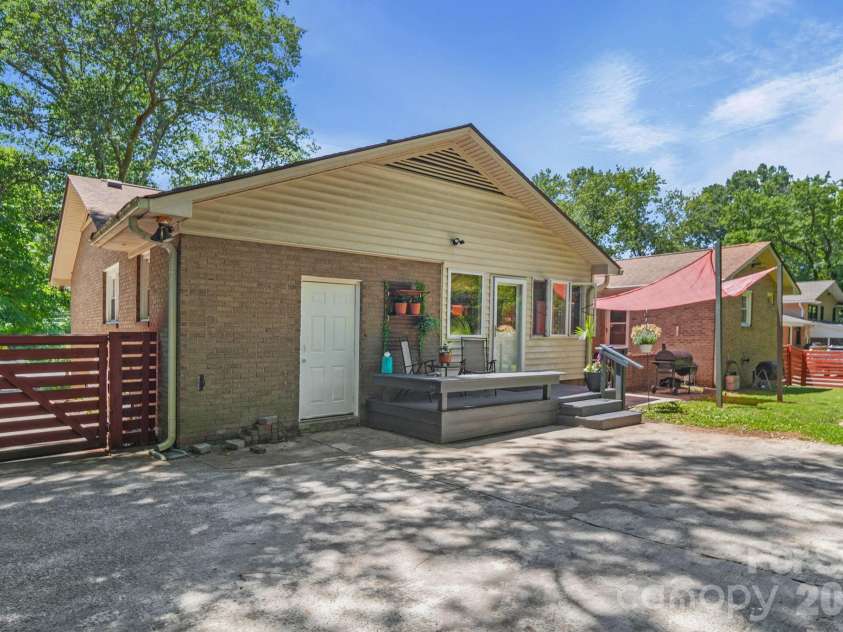 5329 Providence Road, Charlotte, NC 28226.  MLS# CAR4389991, YatesRealty ID 31943. 
