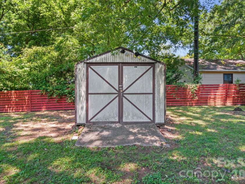 5329 Providence Road, Charlotte, NC 28226.  MLS# CAR4389991, YatesRealty ID 31943. 